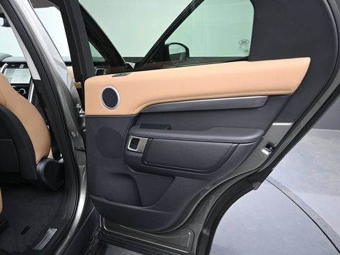 Used 2025 Land Rover Discovery Metropolitan Edition AWD/4WD image 12