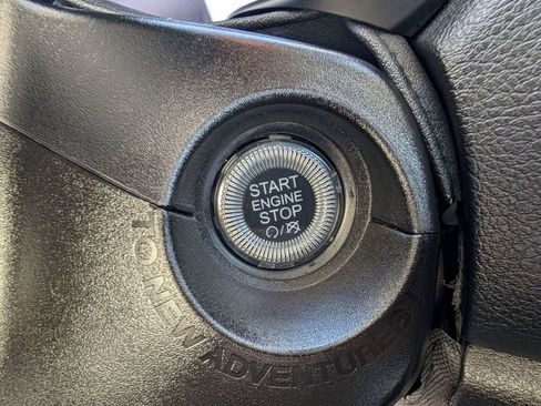 Used 2023 Jeep Renegade Limited image 40