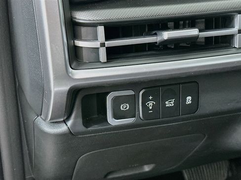 Used 2025 Hyundai Santa Fe SEL FWD image 17