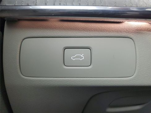 Certified 2025 Volvo XC90 B6 Plus w/ Protection Package Premier AWD/4WD image 35