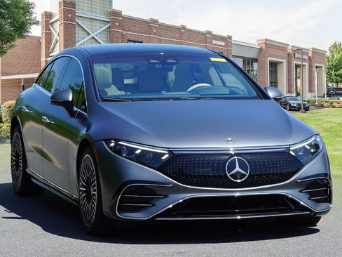 Certified 2023 Mercedes-Benz EQS 580 4MATIC Sedan image 3