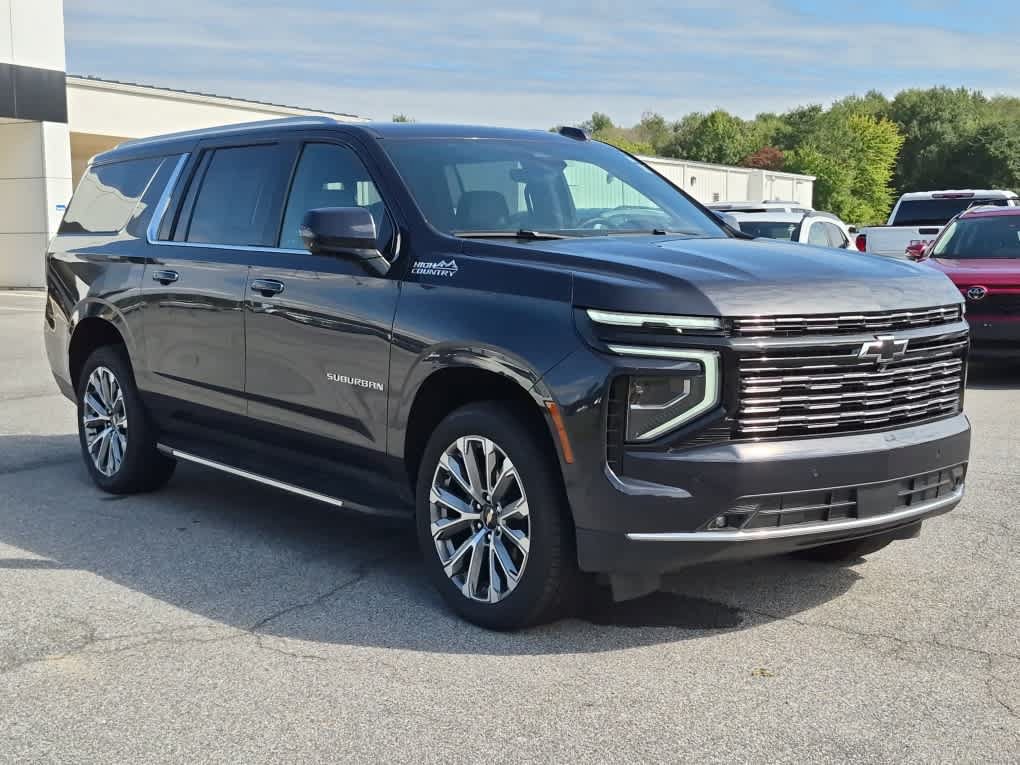 Used 2025 Chevrolet Suburban High Country AWD/4WD image 3