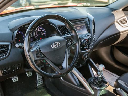 Used 2015 Hyundai Veloster Turbo w/ Option Group 04 FWD image 10