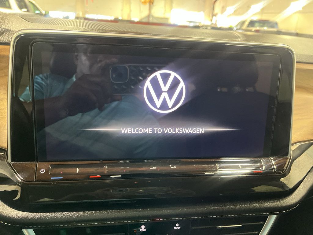 Used 2025 Volkswagen Atlas SE AWD/4WD image 38