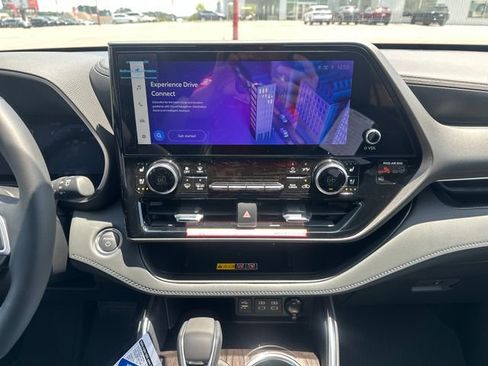 New 2026 Toyota Highlander Limited AWD/4WD image 13
