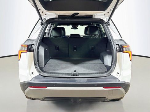 Used 2026 Chevrolet Equinox LT w/ Convenience Package II FWD image 24