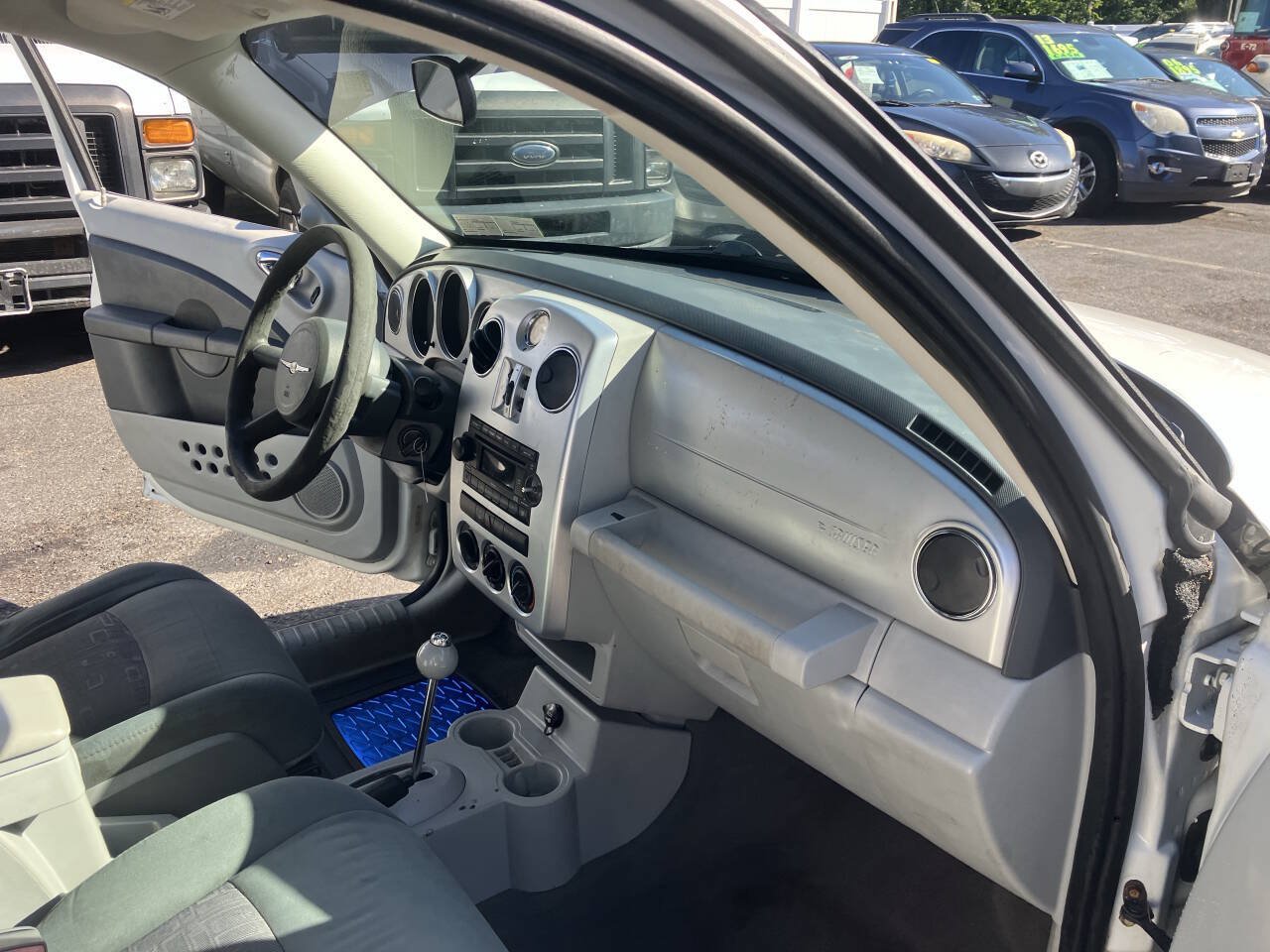 Used 2009 Chrysler PT Cruiser FWD image 18
