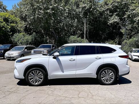 Used 2022 Toyota Highlander Platinum AWD/4WD image 7