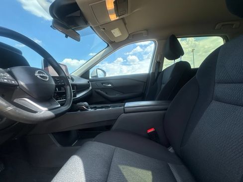 Used 2025 Nissan Rogue SV FWD image 41