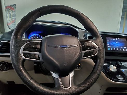 Used 2020 Chrysler Voyager Lxi FWD image 25