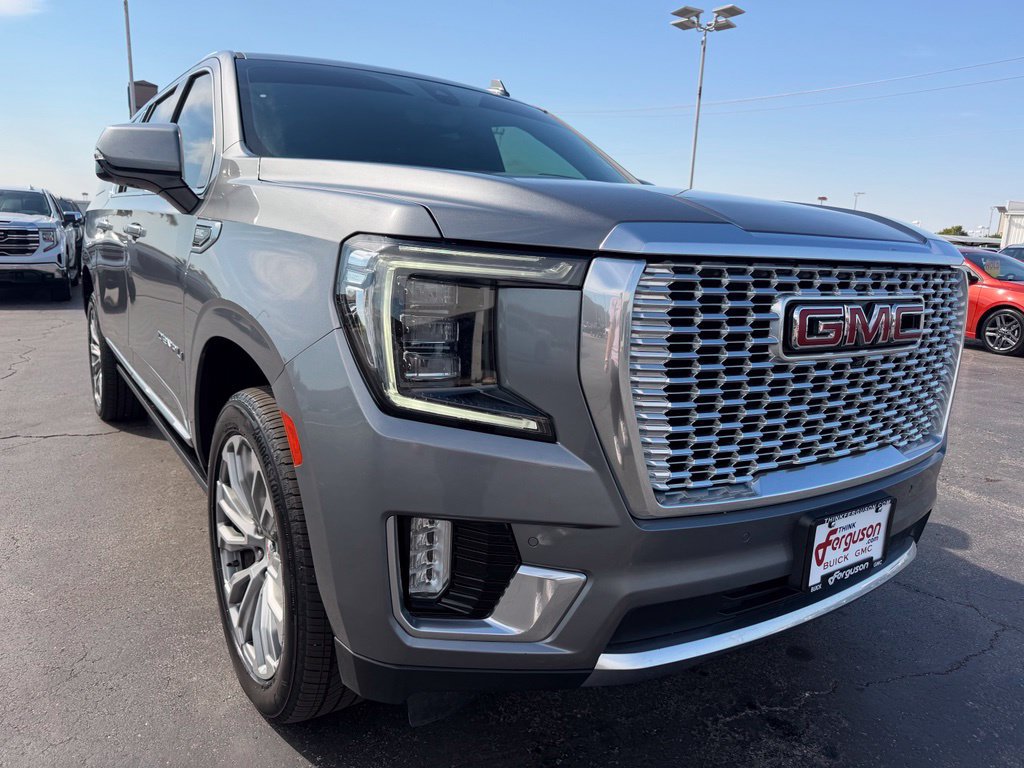 Used 2021 GMC Yukon XL Denali w/ Denali Premium Package AWD/4WD image 5