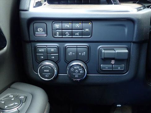 New 2026 Chevrolet Suburban High Country AWD/4WD image 25