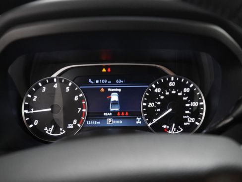 Used 2024 Nissan Titan SV w/ SV Convenience Package image 21