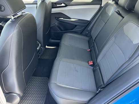 Used 2023 Volkswagen Taos SE w/ Panoramic Sunroof Package FWD image 15