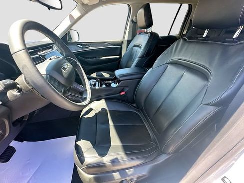 Used 2023 Jeep Grand Cherokee Limited AWD/4WD image 22