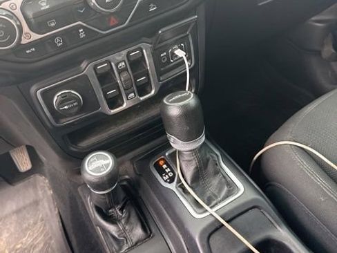 Used 2023 Jeep Gladiator Willys image 19