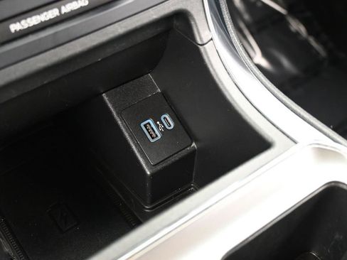 Used 2022 Ford Edge Titanium image 25