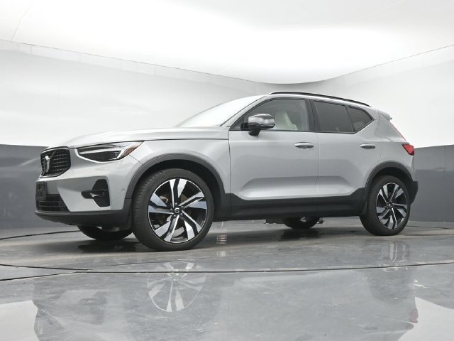 Used 2024 Volvo XC40 B5 Plus w/ Protection Package Premier AWD/4WD image 13