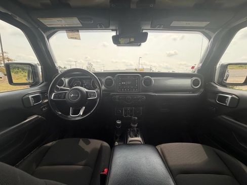 Used 2020 Jeep Gladiator Overland AWD/4WD image 19