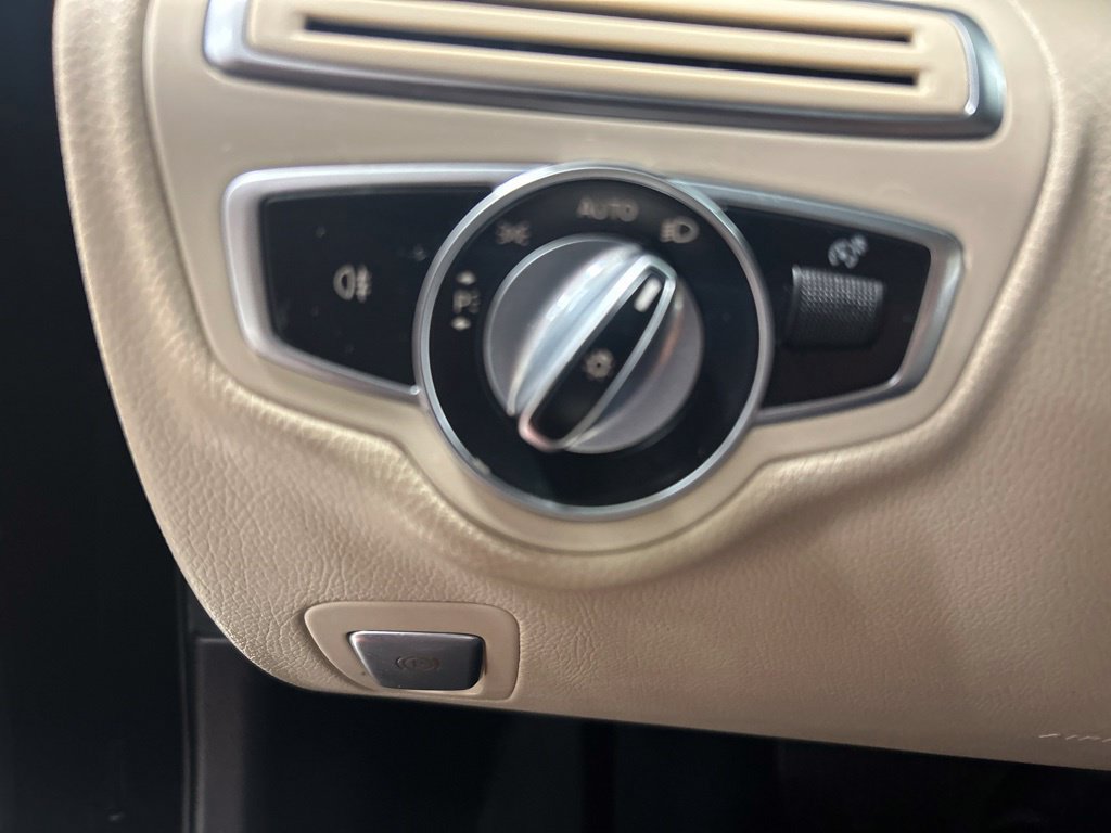 Used 2018 Mercedes-Benz C 350e Sedan image 34