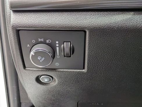 Used 2021 Jeep Grand Cherokee Laredo X image 13