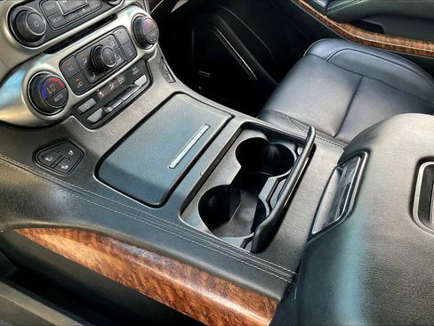 Used 2019 Chevrolet Suburban Premier image 15