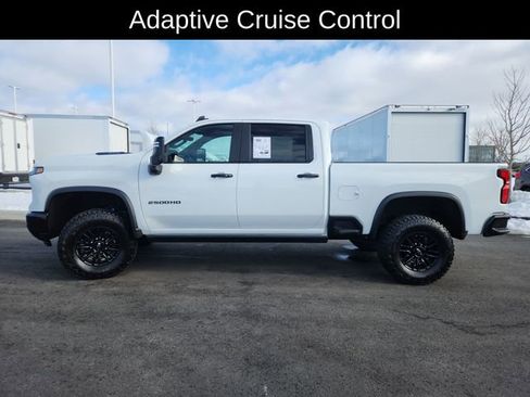 Used 2025 Chevrolet Silverado 2500 ZR2 w/ Technology Package image 4