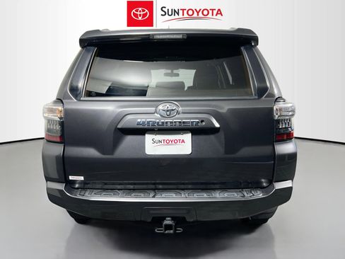 Used 2018 Toyota 4Runner SR5 image 5