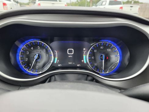 Used 2024 Chrysler Pacifica Touring-L image 20