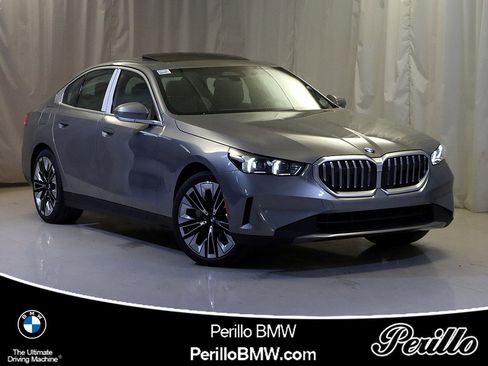 Used 2026 BMW 530i xDrive w/ Premium Package image 1