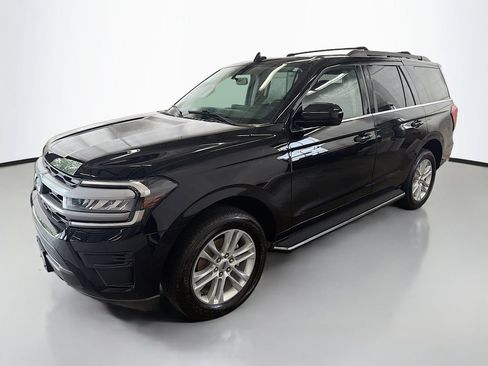 Used 2023 Ford Expedition XLT AWD/4WD image 5