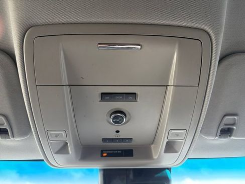 Used 2016 Chevrolet Suburban LT RWD image 12