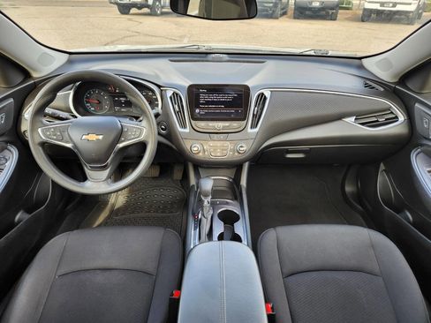 Used 2021 Chevrolet Malibu LT image 3