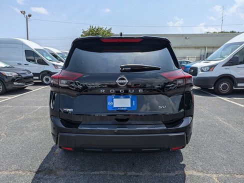 Used 2024 Nissan Rogue SV FWD image 5