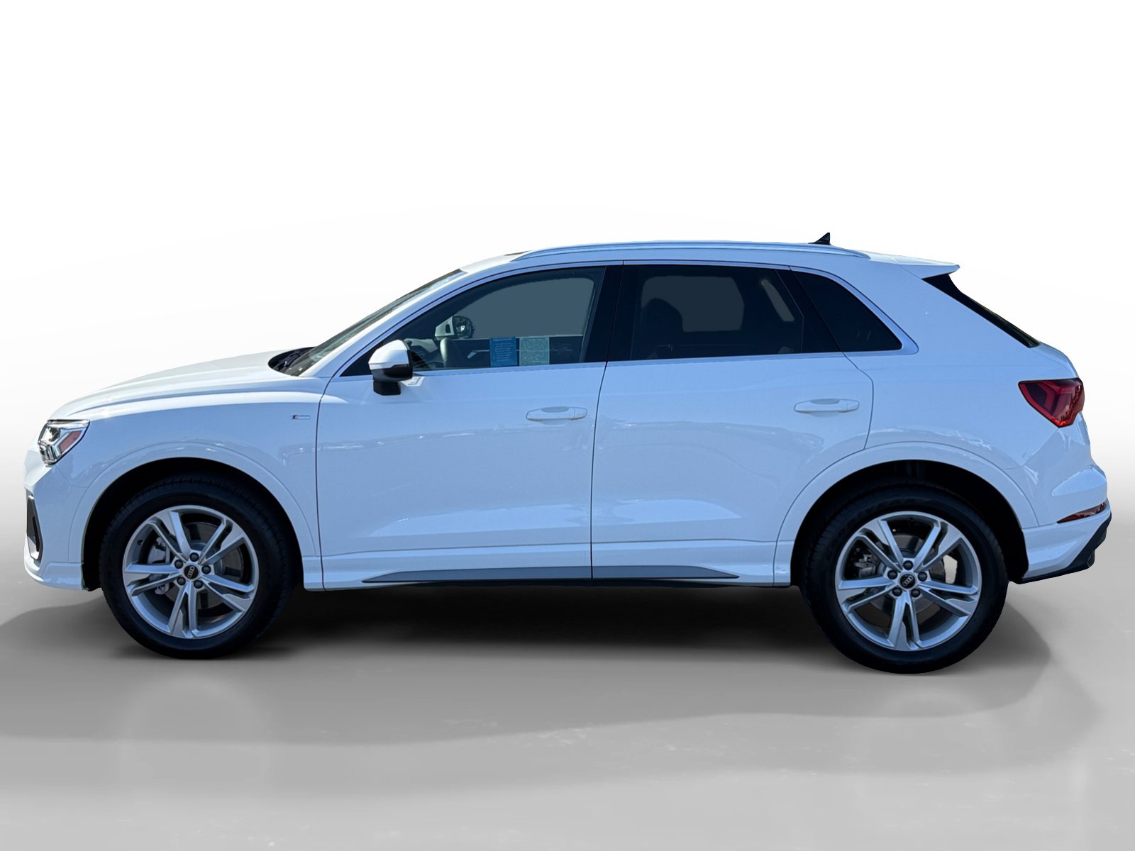 Used 2024 Audi Q3 2.0T Premium AWD/4WD image 2