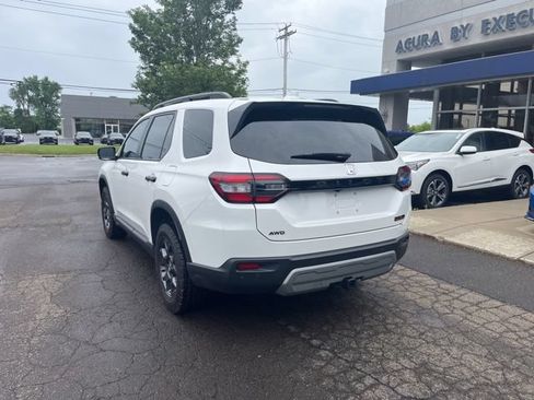 Used 2025 Honda Pilot TrailSport image 13