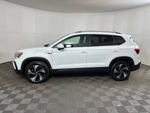 Used 2024 Volkswagen Taos SE image 6