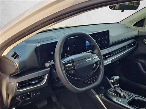 Used 2025 Kia K4 FWD image 10