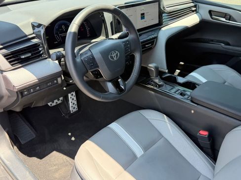 Used 2025 Toyota Camry SE FWD image 14