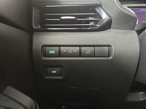 Used 2024 Nissan Sentra SV FWD image 28