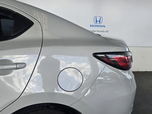 Used 2020 Toyota Yaris LE image 27