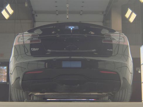 Used 2022 Tesla Model S Plaid image 8