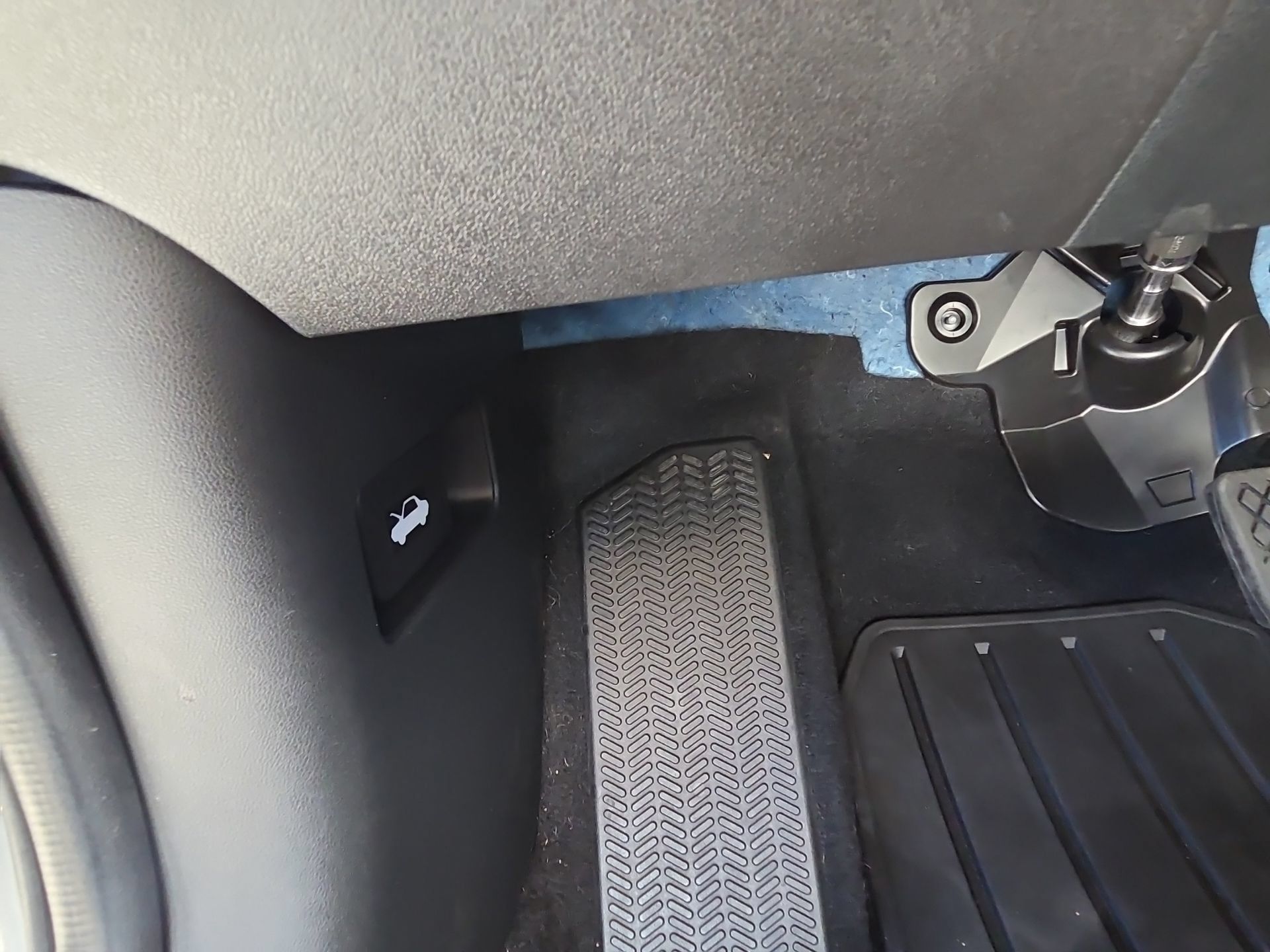 Used 2025 Honda HR-V LX image 13