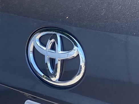 Certified 2024 Toyota Highlander XLE FWD image 4