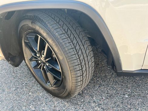 Used 2017 Jeep Grand Cherokee Trailhawk image 36