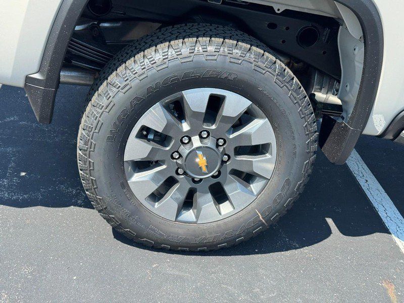 New 2026 Chevrolet Silverado 2500 Custom w/ Custom Value Package AWD/4WD image 4