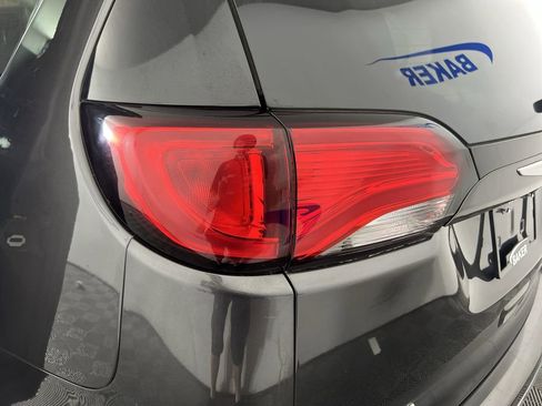 Used 2018 Chrysler Pacifica Touring-L w/ Premium Audio Group FWD image 36