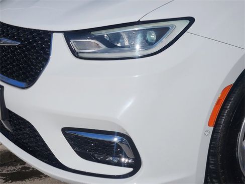Used 2022 Chrysler Pacifica Limited image 24