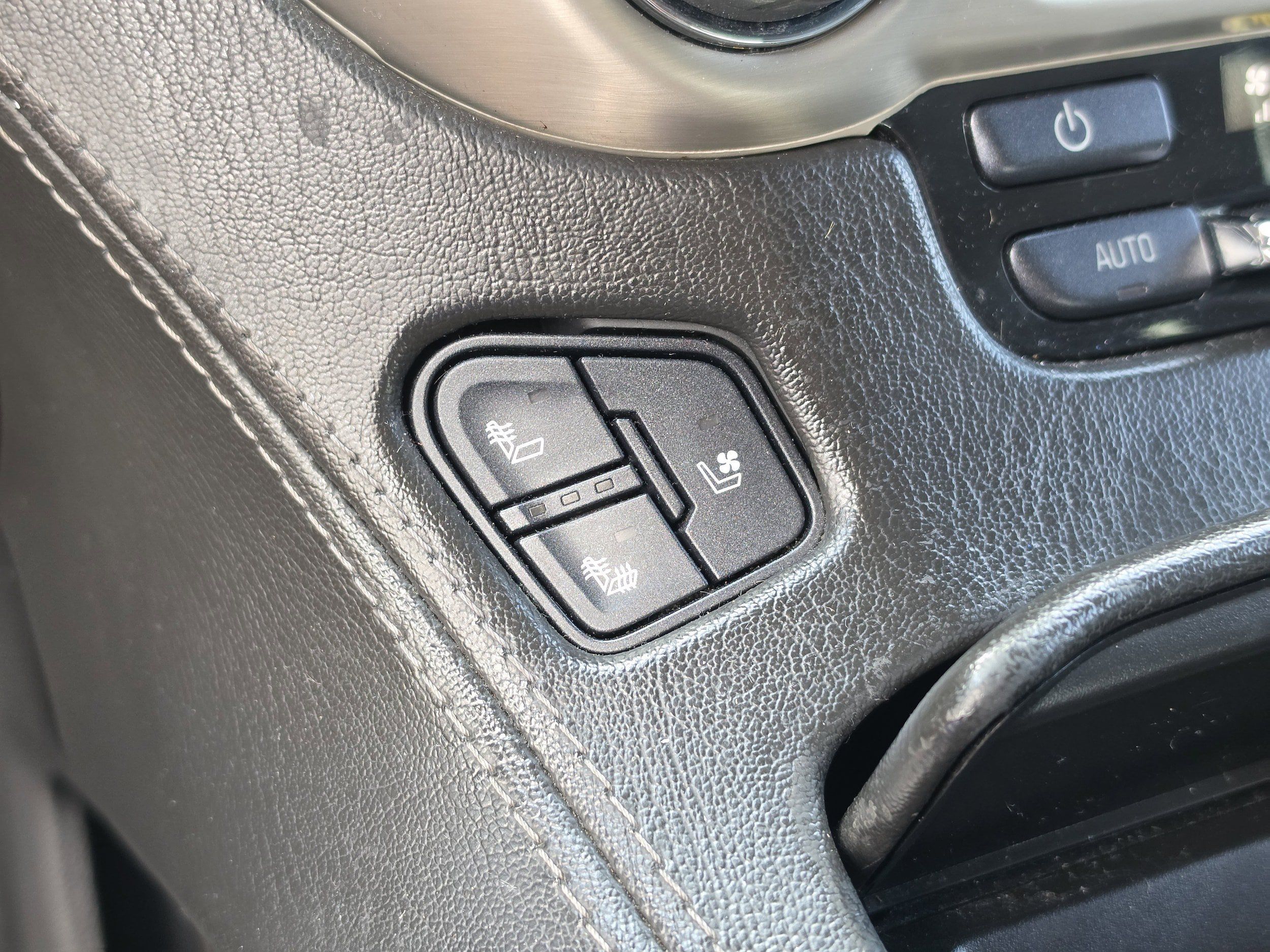 Used 2020 GMC Yukon XL Denali RWD image 28