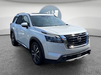 Used 2025 Nissan Pathfinder Platinum AWD/4WD video 1